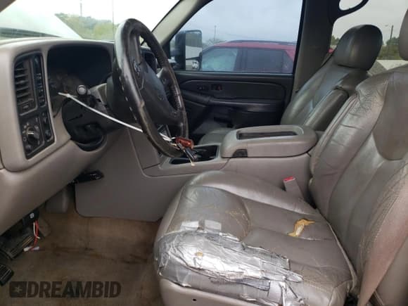 ✅ 2006 Chevrolet Silverado 2500HD LT3 • VIN: 1GCHK23D76F213492 • Lot: 82112605. Wystawiony na Copart z przebiegiem 347 841 mil. Bezpłatny archiwum sprzedaży aukcyjnych z USA i szczegółowy raport historii pojazdu na DreamBid. Zdjęcie 7.