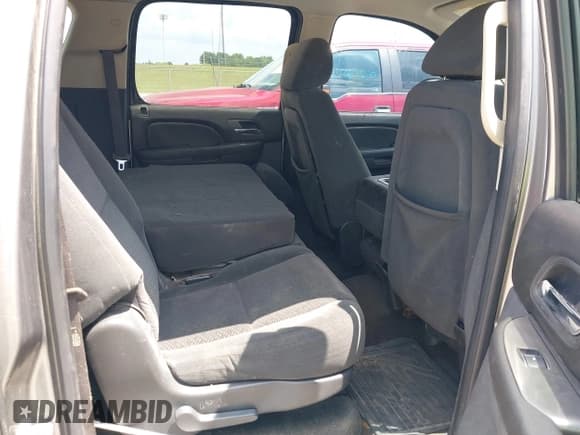 ✅ 2007 Chevrolet Suburban LT • VIN: 1GNFC16J27J200946 • Лот: 42745650. Опубликован ранее на IAAI с пробегом Не указан. Бесплатный доступ к архиву аукционных продаж из США и подробный отчёт об истории автомобиля на DreamBid. Изображение 8.