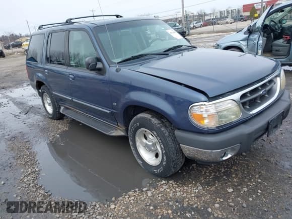 ✅ 2000 Ford Explorer XLT • VIN: 1FMZU83P2YZB75694 • Lot: 41932899. Wystawiony na IAAI z przebiegiem 245 229 mil. Bezpłatny archiwum sprzedaży aukcyjnych z USA i szczegółowy raport historii pojazdu na DreamBid. Zdjęcie 1.