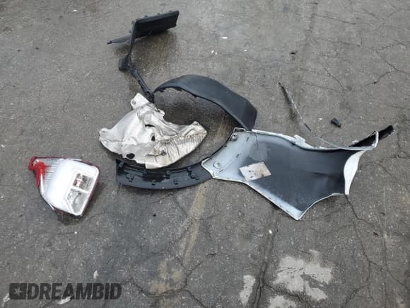 ✅ 2022 Ford Explorer Limited • VIN: 1FMSK7FH2NGA62230 • Lot: 90541205. Wystawiony na Copart z przebiegiem 70 674 mil. Bezpłatny archiwum sprzedaży aukcyjnych z USA i szczegółowy raport historii pojazdu na DreamBid. Zdjęcie 13.