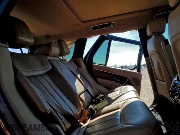 ✅ 2025 Land Rover Range Rover SE • VIN: SALKP9E98SA273192 • Lot: 94610965. Wystawiony na Copart z przebiegiem 12 266 mil. Bezpłatny archiwum sprzedaży aukcyjnych z USA i szczegółowy raport historii pojazdu na DreamBid. Zdjęcie 11.