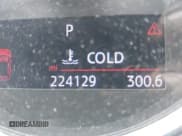 ✅ 2018 MINI Countryman Cooper • VIN: WMZYS7C38J3F44292 • Lot: 43146656. Wystawiony na IAAI z przebiegiem 224 129 mil. Bezpłatny archiwum sprzedaży aukcyjnych z USA i szczegółowy raport historii pojazdu na DreamBid. Zdjęcie 15.