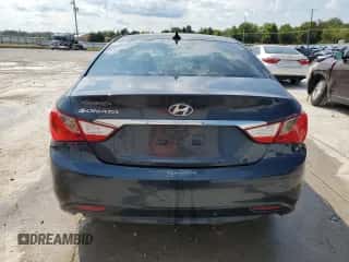 2013 Hyundai Sonata GLS z VIN 5NPEB4AC6DH557424, wystawiony jako Copart lot #71100365 z przebiegiem 157 502 mil mil oraz Nie do naprawy • Non repairable. Historia ofert i sprzedaży dostępna na DreamBid. Obrazek 6.