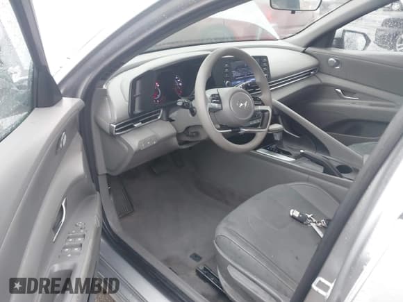 ✅ 2022 Hyundai Elantra SEL • VIN: 5NPLM4AGXNH058714 • Lot: 43523712. Listed on IAAI with 40,825 mi. Free auction sales archive from the USA and detailed vehicle history report at DreamBid. Image 5.