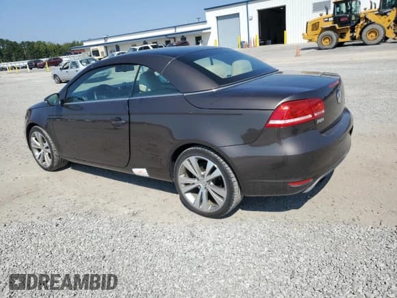 ✅ 2013 Volkswagen Eos Lux • VIN: WVWFW8AHXDV002312 • Lot: 74955834. Wystawiony na Copart z przebiegiem 79 974 mil. Bezpłatny archiwum sprzedaży aukcyjnych z USA i szczegółowy raport historii pojazdu na DreamBid. Zdjęcie 2.