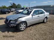 ✅ 2000 Mercedes-Benz C 230/260/280/320 • VIN: WDBHA29G0YA857211 • Lot: 71656405. Wystawiony na Copart z przebiegiem 121 674 mil. Bezpłatny archiwum sprzedaży aukcyjnych z USA i szczegółowy raport historii pojazdu na DreamBid. Zdjęcie 1.