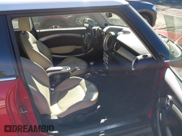 ✅ 2007 MINI Hardtop S • VIN: WMWMF73527TT84529 • Lot: 43425761. Listed on IAAI with 95,171 mi. Free auction sales archive from the USA and detailed vehicle history report at DreamBid. Image 5.