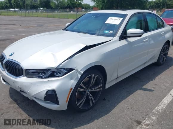 ✅ 2023 BMW 3 Series 330i xDrive • VIN: 3MW89FF00P8D53242 • Lot: 42638011. Listed on IAAI with 24,586 mi. Free auction sales archive from the USA and detailed vehicle history report at DreamBid. Image 17.
