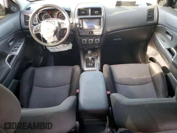 2019 Mitsubishi Outlander ES z VIN JA4AP3AU7KU027785, wystawiony jako Copart lot #71932825 z przebiegiem 63 159 mil mil oraz Szkoda całkowita • Salvage title. Historia ofert i sprzedaży dostępna na DreamBid. Obrazek 8.