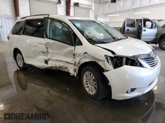 ✅ 2015 Toyota Sienna XLE • VIN: 5TDYK3DCXFS597778 • Lot: 82375575. Listed on Copart with 159,686 mi. Free auction sales archive from the USA and detailed vehicle history report at DreamBid. Image 4.