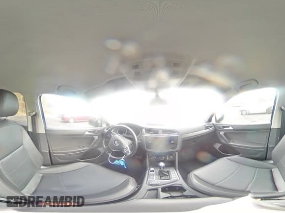 ✅ 2018 Volkswagen Tiguan SEL • VIN: 3VV2B7AX2JM170948 • Лот: 93467515. Опубликован ранее на Copart с пробегом 25 125 миль. Бесплатный доступ к архиву аукционных продаж из США и подробный отчёт об истории автомобиля на DreamBid. Изображение 16.