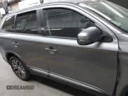 ✅ 2018 Mitsubishi Outlander SE • VIN: JA4AD3A33JZ004098 • Lot: 42328727. Listed on IAAI with 155,585 mi. Free auction sales archive from the USA and detailed vehicle history report at DreamBid. Image 12.