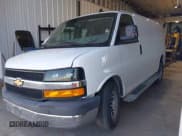 ✅ 2022 Chevrolet Express Cargo • VIN: 1GCWGAFP6N1154973 • Lot: 43357289. Wystawiony na IAAI z przebiegiem 39 106 mil. Bezpłatny archiwum sprzedaży aukcyjnych z USA i szczegółowy raport historii pojazdu na DreamBid. Zdjęcie 2.