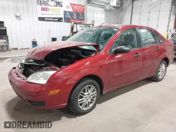 ✅ 2005 Ford Focus S • VIN: 1FAFP34N45W147512 • Lot: 43528588. Wystawiony na IAAI z przebiegiem 162 037 mil. Bezpłatny archiwum sprzedaży aukcyjnych z USA i szczegółowy raport historii pojazdu na DreamBid. Zdjęcie 17.
