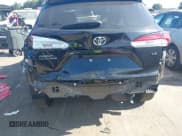 ✅ 2025 Toyota Corolla Cross LE • VIN: 7MUCAAAGXSV137870 • Lot: 43193415. Wystawiony na IAAI z przebiegiem 3 144 mil. Bezpłatny archiwum sprzedaży aukcyjnych z USA i szczegółowy raport historii pojazdu na DreamBid. Zdjęcie 6.