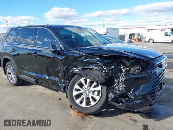 ✅ 2024 Toyota Highlander XLE • VIN: 5TDAAAB50RS012465 • Lot: 43660174. Listed on IAAI with 15,848 mi. Free auction sales archive from the USA and detailed vehicle history report at DreamBid. Image 6.