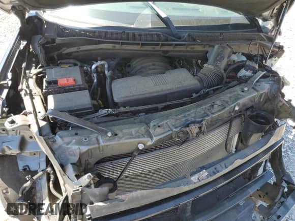 ✅ 2021 Chevrolet Suburban RST • VIN: 1GNSCEKD0MR402865 • Lot: 52984115. Wystawiony na Copart z przebiegiem 70 931 mil. Bezpłatny archiwum sprzedaży aukcyjnych z USA i szczegółowy raport historii pojazdu na DreamBid. Zdjęcie 12.