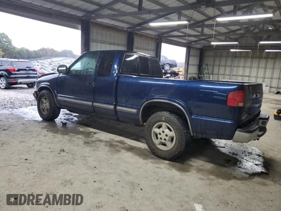 ✅ 2000 Chevrolet S-10 LS • VIN: 1GCDT19W4Y8222219 • Lot: 87462225. Listed on Copart with 81,056 mi. Free auction sales archive from the USA and detailed vehicle history report at DreamBid. Image 2.