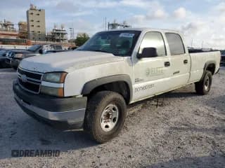 ✅ 2006 Chevrolet Silverado 2500HD Work Truck • VIN: 1GCHC23D66F148356 • Лот: 51943625. Опубликован ранее на Copart с пробегом Не указан. Бесплатный доступ к архиву аукционных продаж из США и подробный отчёт об истории автомобиля на DreamBid. Изображение 1.