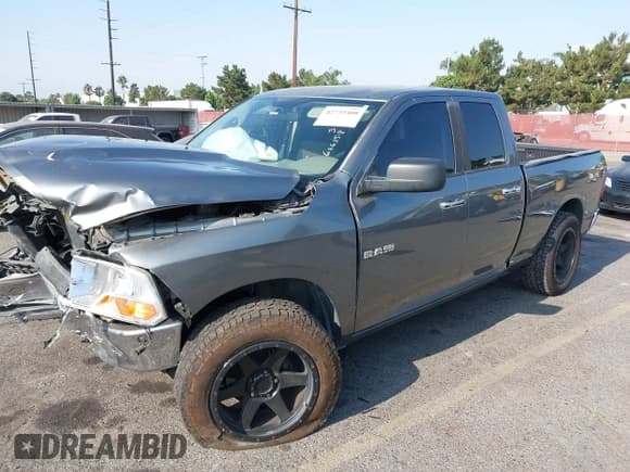 ✅ 2009 Dodge 1500 ST • VIN: 1D3HB18P09S802092 • Lot: 42735400. Wystawiony na IAAI z przebiegiem 155 781 mil. Bezpłatny archiwum sprzedaży aukcyjnych z USA i szczegółowy raport historii pojazdu na DreamBid. Zdjęcie 2.