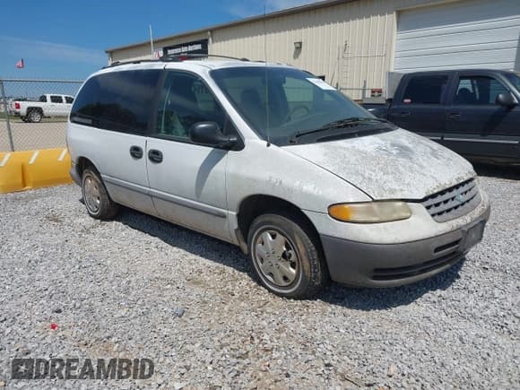 ✅ 1997 Plymouth Voyager • VIN: 2P4GP25R2VR190146 • Lot: 43068654. Listed on IAAI with 233,361 mi. Free auction sales archive from the USA and detailed vehicle history report at DreamBid. Image 1.