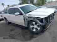 2022 Ram 1500 Laramie z VIN 1C6RREJTXNN357898, wystawiony jako IAAI lot #41966113 z przebiegiem 57 947 mil mil oraz . Historia ofert i sprzedaży dostępna na DreamBid. Obrazek 1.