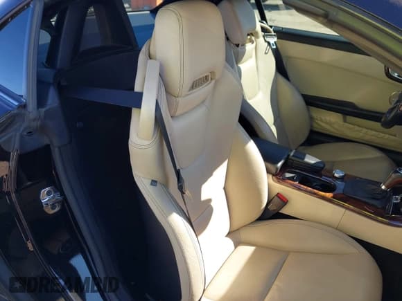 ✅ 2012 Mercedes-Benz SLK 350 • VIN: WDDPK5HA1CF019473 • Lot: 43480329. Wystawiony na IAAI z przebiegiem 103 769 mil. Bezpłatny archiwum sprzedaży aukcyjnych z USA i szczegółowy raport historii pojazdu na DreamBid. Zdjęcie 8.