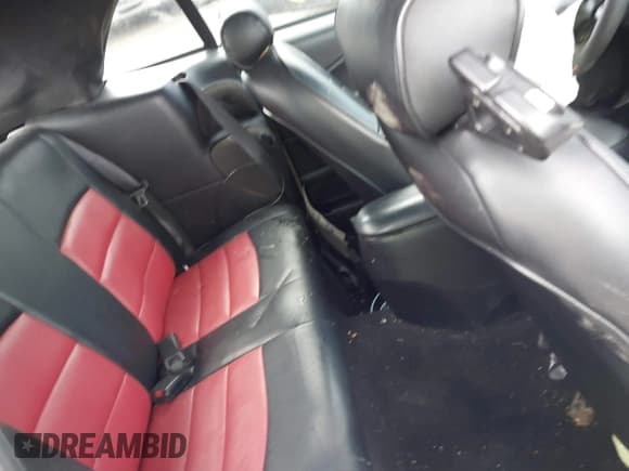 ✅ 1996 Ford Mustang GT • VIN: 1FALP45X7TF201553 • Lot: 41487690. Wystawiony na IAAI z przebiegiem 102 015 mil. Bezpłatny archiwum sprzedaży aukcyjnych z USA i szczegółowy raport historii pojazdu na DreamBid. Zdjęcie 8.