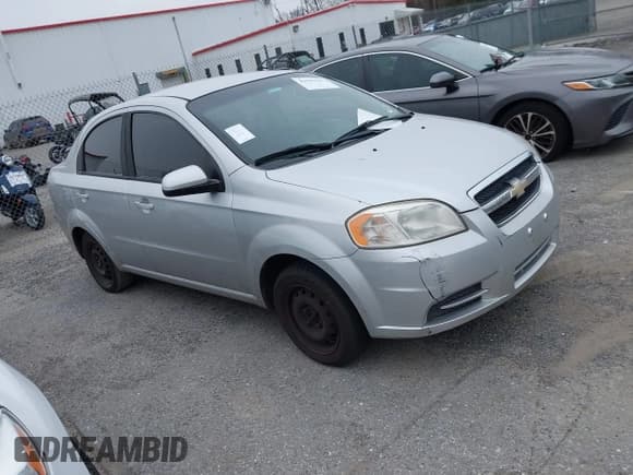 ✅ 2011 Chevrolet Aveo 1LT • VIN: KL1TD5DE5BB131122 • Lot: 41559582. Wystawiony na IAAI z przebiegiem Nie podano. Bezpłatny archiwum sprzedaży aukcyjnych z USA i szczegółowy raport historii pojazdu na DreamBid. Zdjęcie 1.