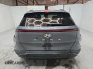 ✅ 2025 Hyundai Kona SEL • VIN: KM8HB3AB8SU212246 • Lot: 90502825. Wystawiony na Copart z przebiegiem 26 522 mil. Bezpłatny archiwum sprzedaży aukcyjnych z USA i szczegółowy raport historii pojazdu na DreamBid. Zdjęcie 6.