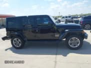 ✅ 2018 Jeep Wrangler Unlimited Sahara • VIN: 1C4HJXEN0JW199580 • Lot: 43341463. Wystawiony na IAAI z przebiegiem 82 993 mil. Bezpłatny archiwum sprzedaży aukcyjnych z USA i szczegółowy raport historii pojazdu na DreamBid. Zdjęcie 14.
