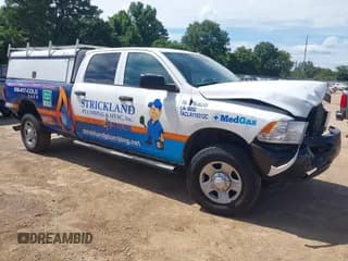 ✅ 2018 Ram 2500 Tradesman • VIN: 3C7WR5HJ6JG217241 • Lot: 42639759. Wystawiony na IAAI z przebiegiem 158 789 mil. Bezpłatny archiwum sprzedaży aukcyjnych z USA i szczegółowy raport historii pojazdu na DreamBid. Zdjęcie 1.