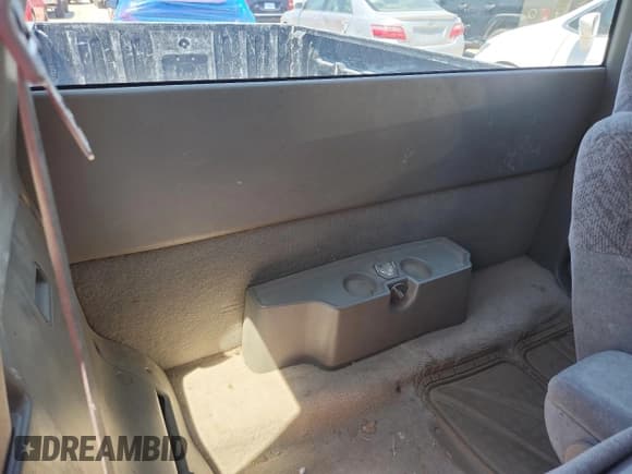 ✅ 1998 GMC Sonoma SLS • VIN: 1GTCS1947W8528955 • Lot: 63428135. Wystawiony na Copart z przebiegiem 254 963 mil. Bezpłatny archiwum sprzedaży aukcyjnych z USA i szczegółowy raport historii pojazdu na DreamBid. Zdjęcie 10.