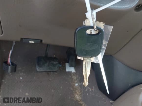 ✅ 2000 Ford Focus ZTS • VIN: 1FAFP383XYW112826 • Lot: 42082031. Wystawiony na IAAI z przebiegiem 160 638 mil. Bezpłatny archiwum sprzedaży aukcyjnych z USA i szczegółowy raport historii pojazdu na DreamBid. Zdjęcie 11.