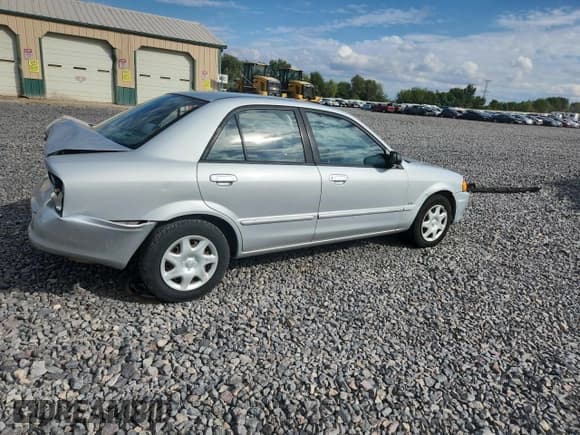 ✅ 2000 Mazda Protege DX • VIN: JM1BJ2226Y0241394 • Lot: 84044025. Wystawiony na Copart z przebiegiem 84 172 mil. Bezpłatny archiwum sprzedaży aukcyjnych z USA i szczegółowy raport historii pojazdu na DreamBid. Zdjęcie 3.