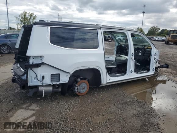✅ 2024 Jeep Grand Wagoneer Series III • VIN: 1C4SJSGP8RS184819 • Lot: 81208325. Wystawiony na Copart z przebiegiem Nie podano. Bezpłatny archiwum sprzedaży aukcyjnych z USA i szczegółowy raport historii pojazdu na DreamBid. Zdjęcie 3.