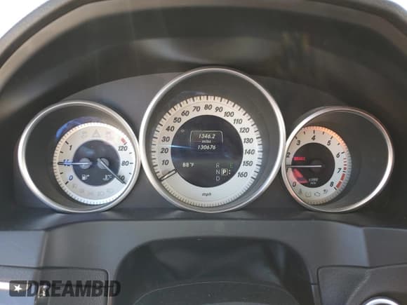 ✅ 2016 Mercedes-Benz E 400 • VIN: WDDKJ6FB5GF321787 • Lot: 50588825. Wystawiony na Copart z przebiegiem 130 676 mil. Bezpłatny archiwum sprzedaży aukcyjnych z USA i szczegółowy raport historii pojazdu na DreamBid. Zdjęcie 9.