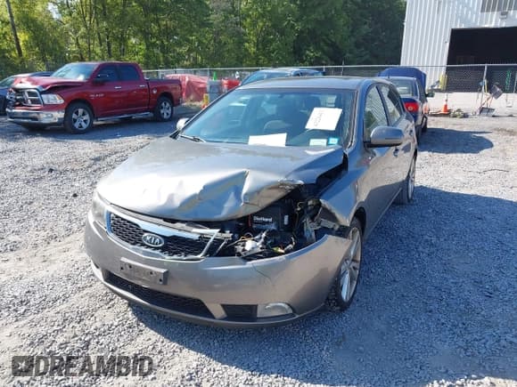 ✅ 2011 Kia Forte SX • VIN: KNAFW5A3XB5451051 • Lot: 43226413. Wystawiony na IAAI z przebiegiem 172 175 mil. Bezpłatny archiwum sprzedaży aukcyjnych z USA i szczegółowy raport historii pojazdu na DreamBid. Zdjęcie 6.