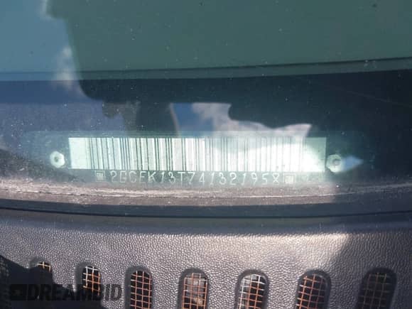 2004 Chevrolet Silverado 1500 Z71 z VIN 2GCEK13T741321958, wystawiony jako IAAI lot #43230757 z przebiegiem 328 395 mil mil oraz . Historia ofert i sprzedaży dostępna na DreamBid. Obrazek 12.