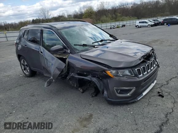 ✅ 2019 Jeep Compass Limited • VIN: 3C4NJDCB0KT592657 • Lot: 53537095. Wystawiony na Copart z przebiegiem 89 783 mil. Bezpłatny archiwum sprzedaży aukcyjnych z USA i szczegółowy raport historii pojazdu na DreamBid. Zdjęcie 4.