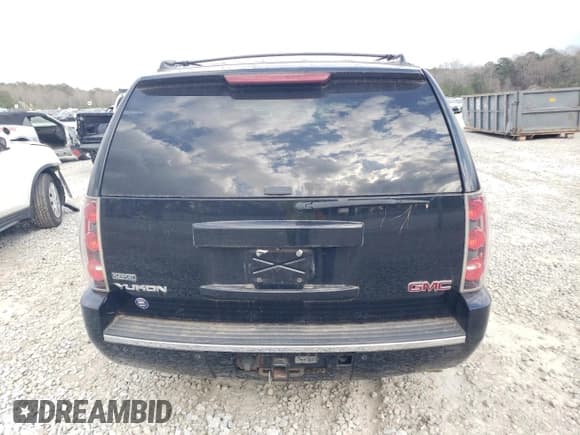 ✅ 2010 GMC Yukon Denali • VIN: 1GKUKEEF3AR289995 • Lot: 47479775. Listed on Copart with 233,367 mi. Free auction sales archive from the USA and detailed vehicle history report at DreamBid. Image 6.