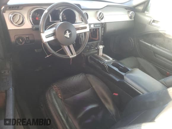 ✅ 2005 Ford Mustang GT Deluxe • VIN: 1ZVFT85H855193178 • Lot: 91029785. Listed on Copart with 158,645 mi. Free auction sales archive from the USA and detailed vehicle history report at DreamBid. Image 8.