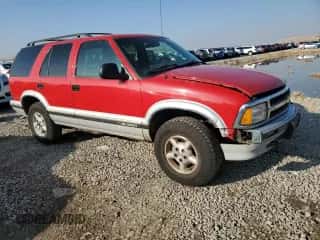 1995 Chevrolet Blazer z VIN 1GNDT13W4S2243226, wystawiony jako Copart lot #81429904 z przebiegiem 1 757 497 mil mil oraz Szkoda całkowita • Salvage title. Historia ofert i sprzedaży dostępna na DreamBid. Obrazek 4.
