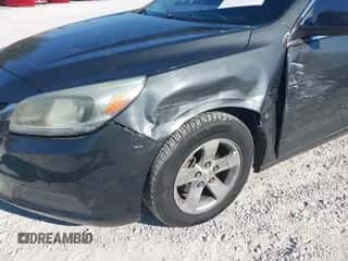 2015 Chevrolet Malibu LS z VIN 1G11A5SL2FF151426, wystawiony jako IAAI lot #43445584 z przebiegiem 113 382 mil mil oraz . Historia ofert i sprzedaży dostępna na DreamBid. Obrazek 6.