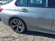 ✅ 2023 BMW 3 Series 330i • VIN: 3MW69FF02P8C98350 • Lot: 43024209. Wystawiony na IAAI z przebiegiem 10 732 mil. Bezpłatny archiwum sprzedaży aukcyjnych z USA i szczegółowy raport historii pojazdu na DreamBid. Zdjęcie 20.