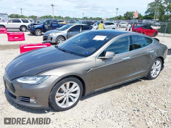 ✅ 2016 Tesla Model S 90D • VIN: 5YJSA1E28GF136460 • Lot: 43120277. Listed on IAAI with 109,587 mi. Free auction sales archive from the USA and detailed vehicle history report at DreamBid. Image 2.
