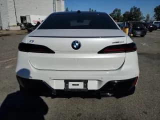 ✅ 2024 BMW i7 eDrive50 • VIN: WBY43EJ04RCS69245 • Lot: 81666614. Wystawiony na Copart z przebiegiem 4 594 mil. Bezpłatny archiwum sprzedaży aukcyjnych z USA i szczegółowy raport historii pojazdu na DreamBid. Zdjęcie 6.