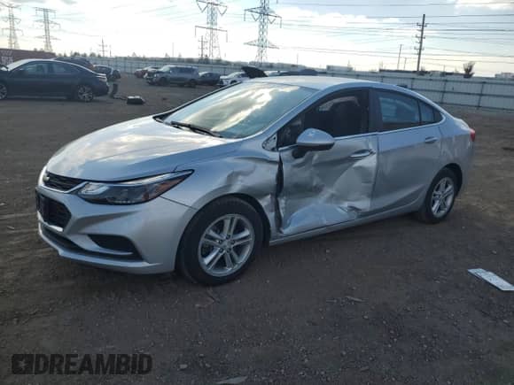 2017 Chevrolet Cruze LT z VIN 1G1BE5SM7H7153347, wystawiony jako Copart lot #86681505 z przebiegiem 65 316 mil mil oraz Szkoda całkowita • Salvage title. Historia ofert i sprzedaży dostępna na DreamBid. Obrazek 1.