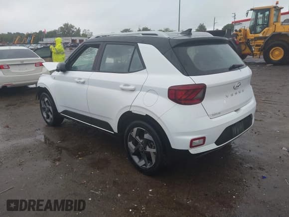 ✅ 2022 Hyundai Venue SEL • VIN: KMHRC8A3XNU139361 • Lot: 43370989. Listed on IAAI with 140,835 mi. Free auction sales archive from the USA and detailed vehicle history report at DreamBid. Image 3.