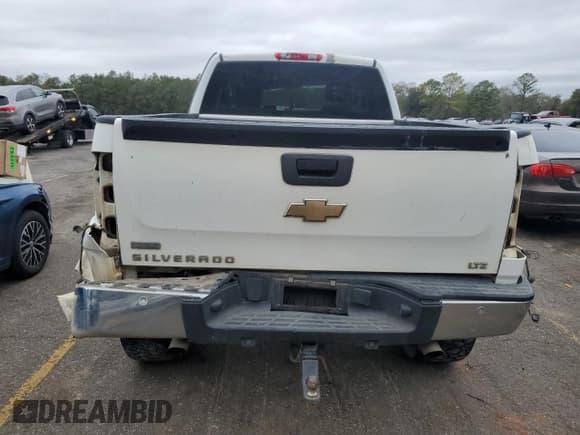 ✅ 2010 Chevrolet Silverado 1500 • VIN: 1GCSKTE27AZ136251 • Lot: 70200014. Wystawiony na Copart z przebiegiem 195 243 mil. Bezpłatny archiwum sprzedaży aukcyjnych z USA i szczegółowy raport historii pojazdu na DreamBid. Zdjęcie 6.